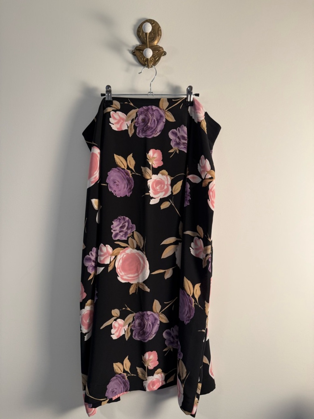 Vintage maxi skirt with bold floral print